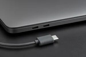 Presentan un cable USB C que promete cargas más rápidas y transferencias veloces de hasta 40 Gbps