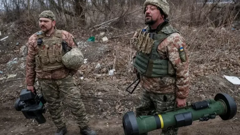 Die Ukraine hat Zugang zu moderner Kriegsausrüstung wie Javelin-Raketen
