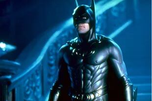 ¿Se acuerdan de George Clooney como Batman? ¿No? Mejor
