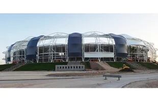 En enero de este año se colocaron las lonas de PVC que forman parte de la cubierta del techo del estadio "Madre de Ciudades", de Santiago del Estero.