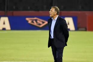 Miguel Angel Russo, entrenador de Boca, debe tomar decisiones para intentar revertir la serie ante Racing, por la Copa Libertadores