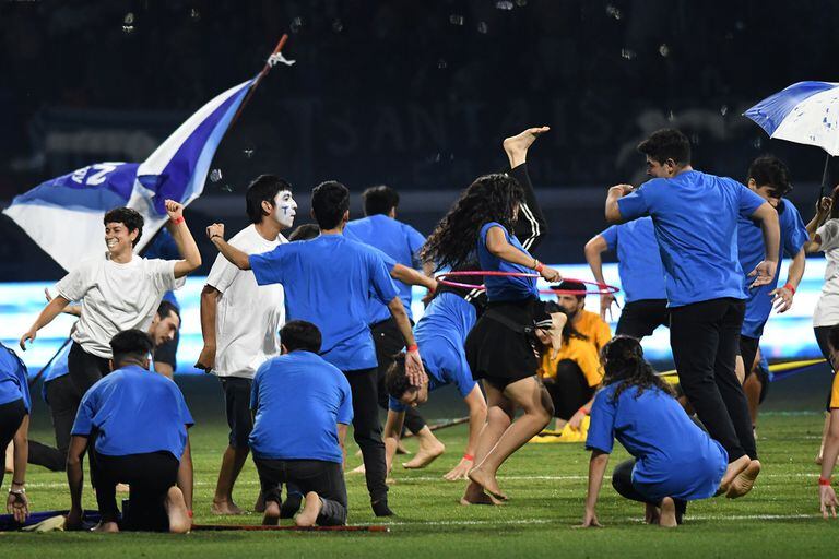 Luces, música, colores y homenaje a Maradona: así fue la presentación de la final de la Copa Argentina