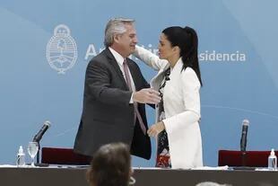 El presidente Alberto Fernández encabeza junto a Luana Volnovich, el anuncio del plan “La libertad de elegir”.