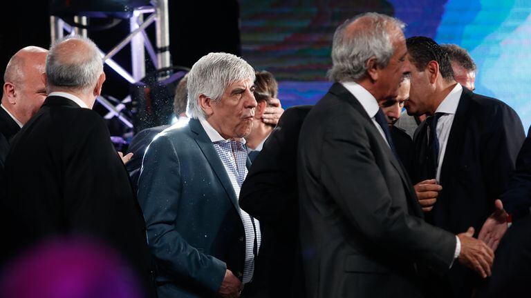 Hugo Moyano durante una reunión de presidentes de clubes del fútbol argentino; el titular de Independiente asumió en 2014 y el próximo intentará una segunda reelección.