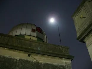 El observatorio es utilizado por exalumnos durante las noches