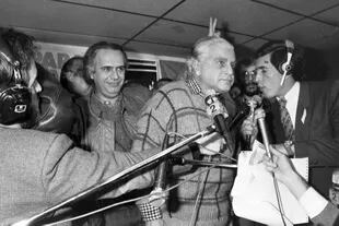 Antonio Cafiero y José Manuel De la Sota, el 9 de julio de 1988