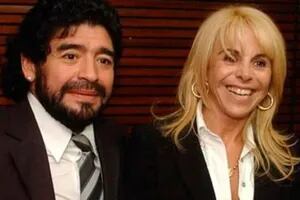 El hombre que acompañó a Maradona en sus últimos días reveló: “Nombraba a Claudia cuando dormía”
