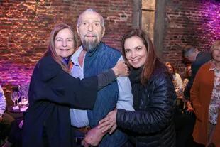 Patalano junto a Sandra Mihanovich y Marita Novaro