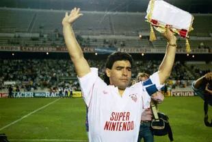 Maradona disputó 29 partidos y marcó siete goles en Sevilla