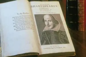 El libro de hace 400 años que hizo famoso a Shakespeare y salvó del olvido a obras como Macbeth y Julio César