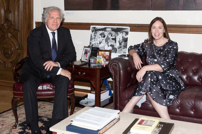 Luis Almagro, el uruguayo que preside la OEA, junto a María Eugenia Vidal; Almagro es blanco de las críticas del gobierno argentino