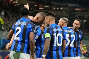 El gol que no se le dio a Lautaro lo hizo el “abuelo” Dzeko para Inter, que acaricia la final