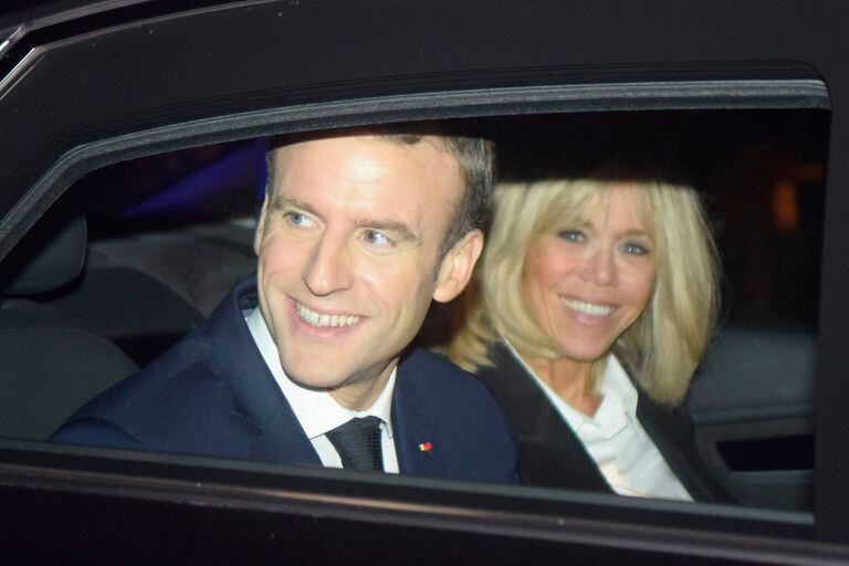 Emmanuel Macron llegó a la Argentina acompañado por su esposa