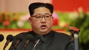 Kim Jong-un, de festejo: homenajeó a los científicos que construyen sus misiles y prometió más armas
