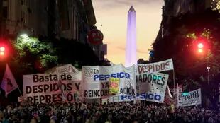 Ex trabajadores de PepsiCo y organizaciones de izquierda cortan la 9 de Julio