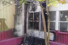 La Plata: se incendió una biblioteca popular luego de una quema de colchones