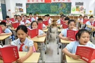 En China hace falta dedicar mucho tiempo y dinero a la educación de los niños para que puedan ser competitivos en la sociedad, una de las razones que explica la baja de la natalidad