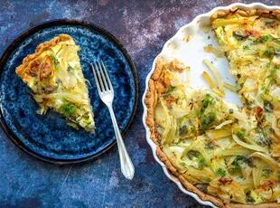 Pie or pie with fennel and ricotta.
