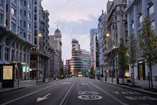  La Gran Vía, una de las principales calles de Madrid, como nunca se la ve durante el día