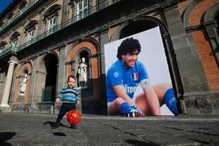 Andrea Cangiano, 16 meses, en Nápoles, donde la pasión por Diego se hereda. AP/ALESSANDRA TARANTINO
