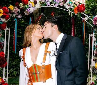 La China Suárez y Rusherking protagonizaron rumores de casamiento luego de que se filtraran imágenes del videoclip de "Hipnotizados", su colaboración musical