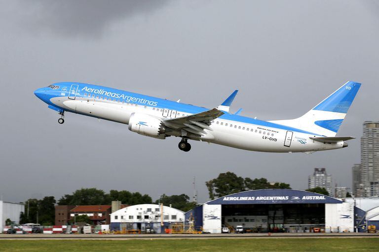 Aviones de Aerolineas Argentinas en el aeroparque de Buenos Aires