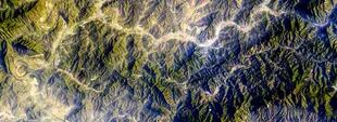 El trazo de la muralla china visto desde el espacio. Fuente: ESA.