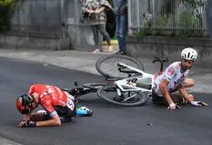 Giro de Italia. Otro ciclista se accidentó y él terminó llevándose seis fracturas