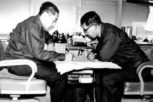 Akio Morita (izq.) y Masaru Ibuka (der.) crearon Sony y dieron vida, entre otras cosas, al Walkman. Aquí, en 1960