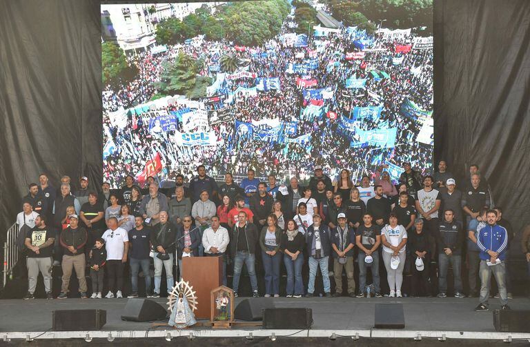 Organizaciones sociales, políticas y sindicales conmemoran con un amplio abanico de reivindicaciones el Día Internacional de los Trabajadores con marchas y movilizaciones que se llevan a cabo en CABA y distintos puntos del país.