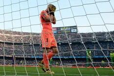 Messi, "un cabrón": reverencias en el Camp Nou y el tuit de Eibar tras sufrirlo