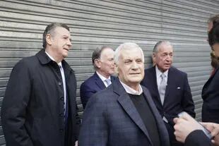 El sindicalista metalúrgico Antonio Caló, con empresarios, entre ellos Daniel Funes de Rioja, titular de la UIA