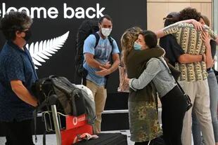 A fines de abril, Australia y Nueva Zelanda habían habilitado el tránsito para reencuentros familiares, pero tuvieron que cancelarlo por un rebrote de coronavirus en Perth