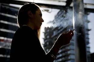 Los impuestosa los cigarrillos son colocados para generar un desaliento al fumador