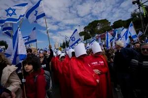 Masivas protestas en Israel contra la reforma judicial de Netanyahu, aprobada en una caótica sesión