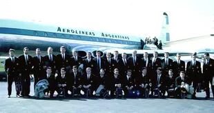 El plantel argentino, al momento de la partida hacia Sudáfrica, el 4 de mayo de 1965