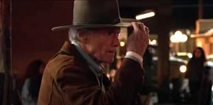 Después de mucho tiempo, Eastwood vuelve a ponerse en una película el clásico sombrero del cowboy