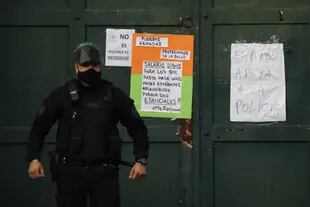 Pedido de mejora salarial para la policía bonaerense, frente a la quinta de Olivos