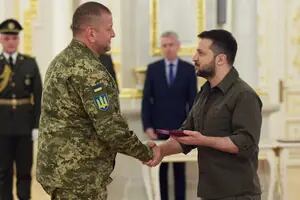 Drástica decisión de Zelensky: echó al jefe del Ejército en un momento crítico de la guerra para Ucrania