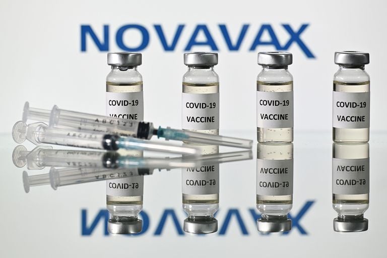 La UE aprobó el uso de una quinta vacuna anticovid: Novavax