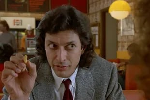 La interpretación de Goldblum es fundamental para sostener la intensidad del relato, que conmueve tres décadas después como a su estreno, en 1986