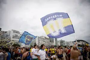 Balneario Boca: la playa de Copacabana en la que se vive con entusiasmo y violencia la final de la Copa