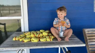 El hijo de 2 años de Kelsey Golden, Barrett, que pidió las 31 hamburguesa