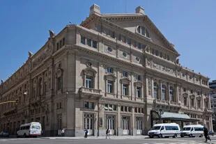 El Teatro Colón, que justamente cumple años un 25 de mayo, es uno de los edificios más emblemáticos de nuestra ciudad