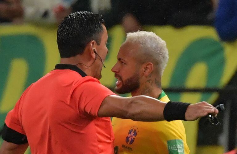 El insólito encontronazo entre Neymar y el mejor árbitro de Sudamérica