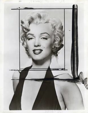 To paint her portrait, Warhol was inspired by a publicity photograph of Marilyn from the 1953 film Niagara.