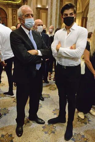 Rodolfo D’Onofrio junto a Luca Bertoldi, el hijo mayor de su novia.