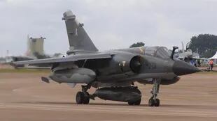 Argentina está negociando con Francia la compra de 12 aviones Mirage F1, algunos Mirage 2000 y motores para poder utilizar la veintena de Pucarás que están actualmente inmovilizados