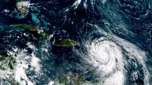 Esta imagen del satélite GOES-16 tomada el martes 19 de septiembre y proporcionada por la Administración Nacional Oceánica y Atmosférica (NOAA), muestra el huracán María al sureste de Puerto Rico