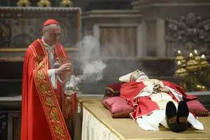 Cuándo serán el funeral y el entierro de Benedicto XVI y quiénes irán